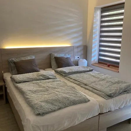 Platán Panzió Alojamento de Acomodação e Pequeno-almoço